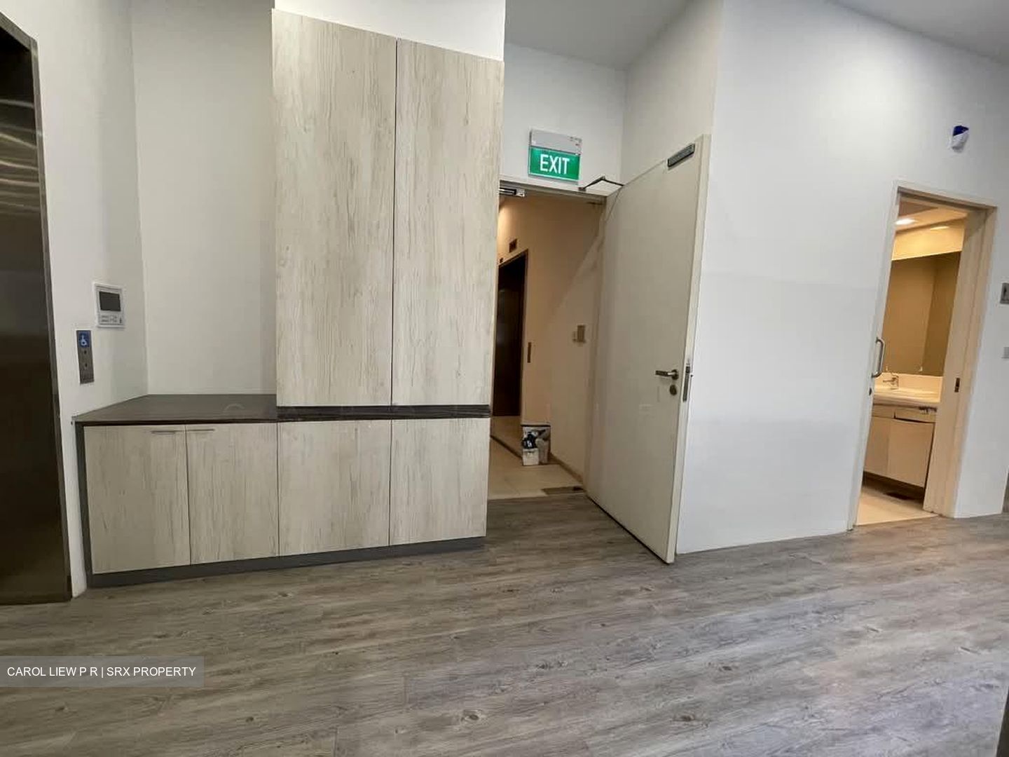 Robinson Square (D1), Office #554004211